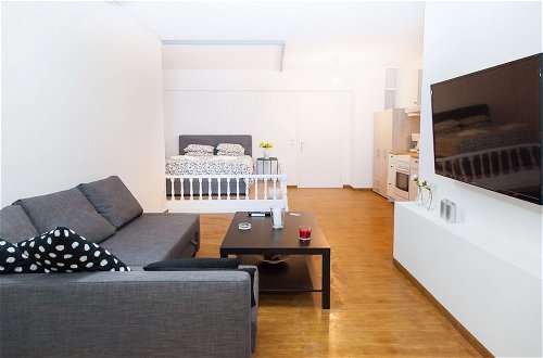 Photo 5 - Glyfada Square Modern And Cozy Apartment