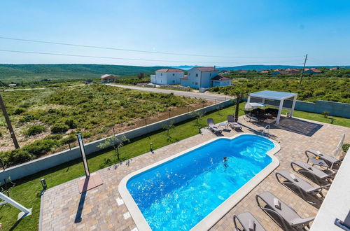 Foto 25 - Lovely Villa in Debeljak With Heated Private Pool