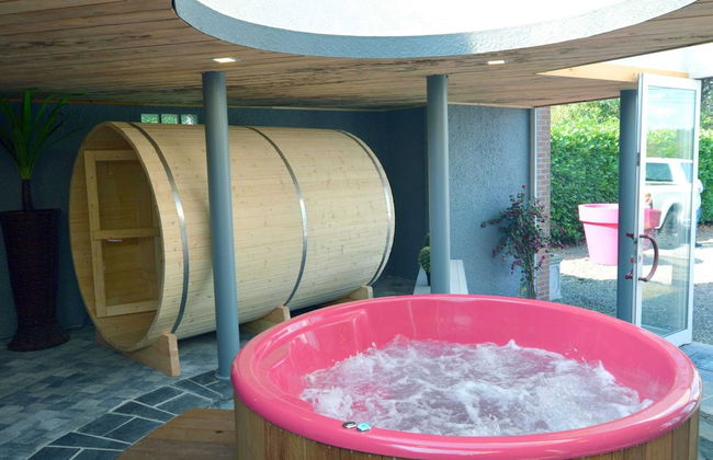 Superb House for Family Group with Swimming Pool, Sauna, Hot Tub, Billiards - Foto 32