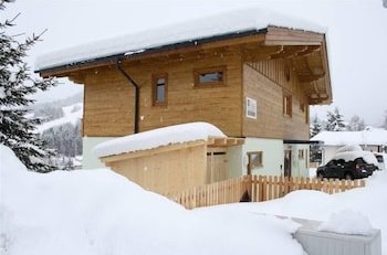 Foto 19 - Stunning Holiday Home With Balcony, Ski Storage, Parking