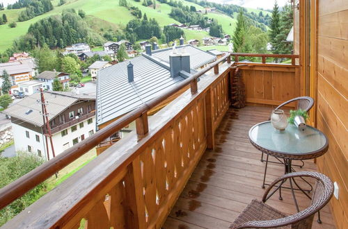 Foto 15 - Stunning Holiday Home With Balcony, Ski Storage, Parking