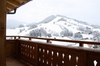Foto 23 - Stunning Holiday Home With Balcony, Ski Storage, Parking