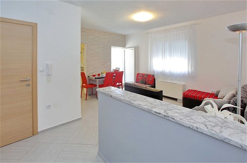 Foto 8 - Tranquil Apartment in Bibinje With Garden and Terrace