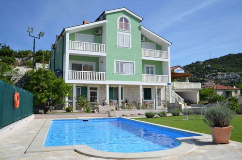 Foto 18 - Cozy Villa in Ploce With Shared Pool