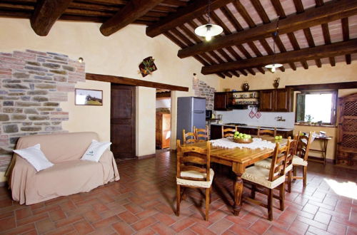 Foto 13 - Stunning Villa in Apecchio with Hot Tub
