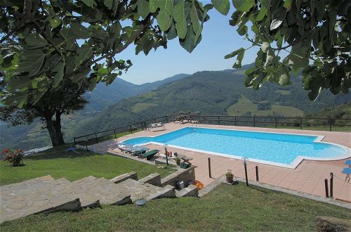 Foto 22 - Stunning Villa in Apecchio with Hot Tub