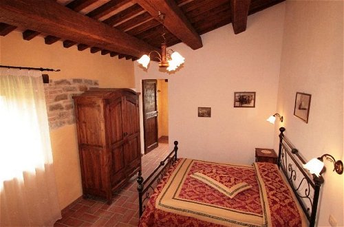 Foto 5 - Stunning Villa in Apecchio with Hot Tub