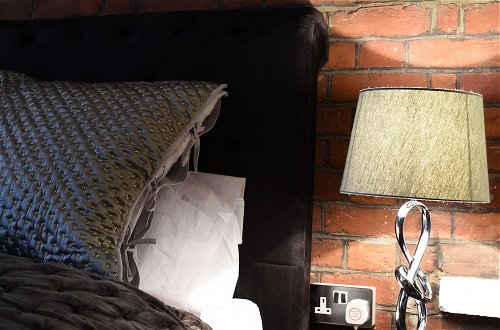 Photo 2 - Spacious & Modern 2 Bed Apartment at Knightsbridge London