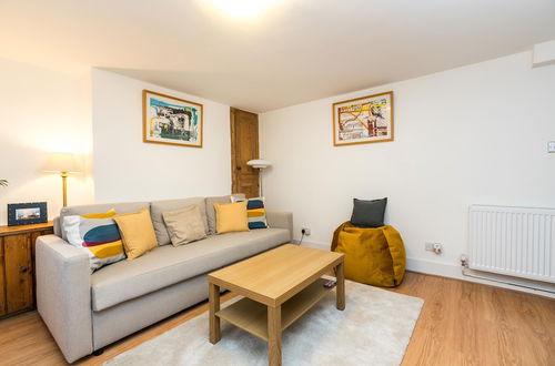 Photo 12 - NEW Stylish 1 Bedroom Flat With Garden London