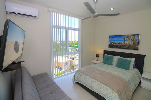 Photo 4 - Riviera Towers 2BR & Pool