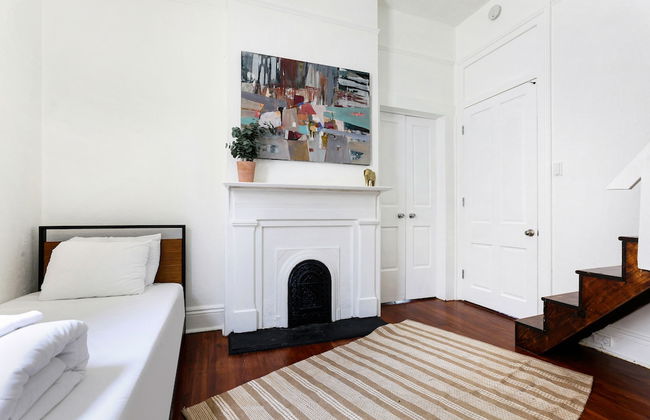 Uptown Spacious 4BD w Historic Charm - Foto 5