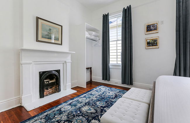 Uptown Spacious 4BD w Historic Charm - Foto 13
