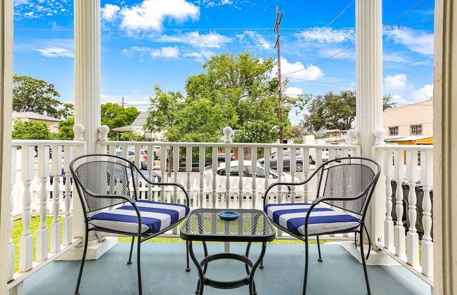 Uptown Spacious 4BD w Historic Charm - Foto 45