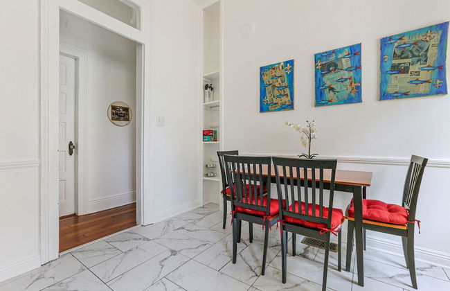 Uptown Spacious 4BD w Historic Charm - Foto 22