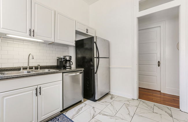 Uptown Spacious 4BD w Historic Charm - Foto 21