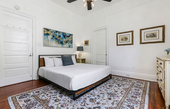 Uptown Spacious 4BD w Historic Charm - Foto 6