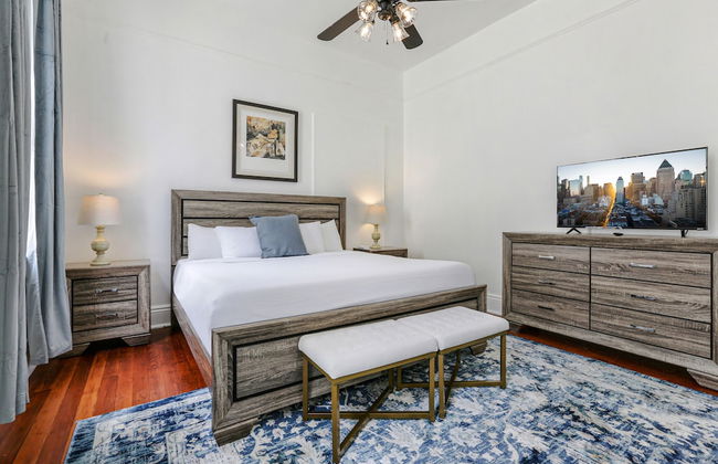 Uptown Spacious 4BD w Historic Charm - Foto 10