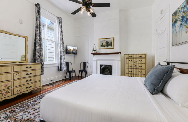 Uptown Spacious 4BD w Historic Charm - Foto 7