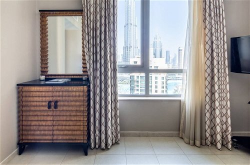 Photo 15 - Lavish 2BR With Picturesque Burj Khalifa Views