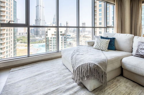 Foto 24 - Lavish 2BR With Picturesque Burj Khalifa Views