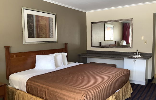 Silver Spur Vintage Inn & Suites - Foto 11