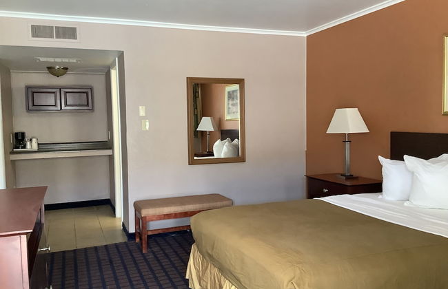 Silver Spur Vintage Inn & Suites - Foto 13