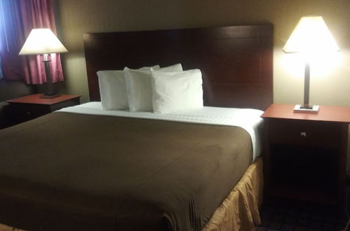 Photo 23 - Silver Spur Vintage Inn & Suites