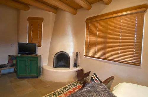 Photo 4 - Piñon Dream - Walk to The Plaza, Comfortable Southwestern Style