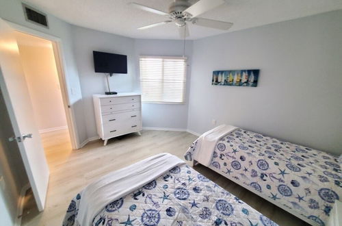 Photo 4 - 2 Bed, 2 Bath, Upgraded, Ocean & Pool View - Ocean Village Club O25