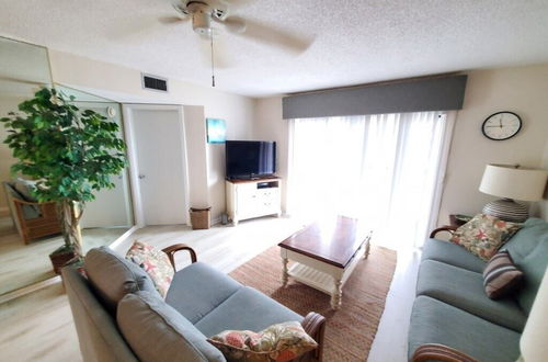 Photo 11 - 2 Bed, 2 Bath, Upgraded, Ocean & Pool View - Ocean Village Club O25