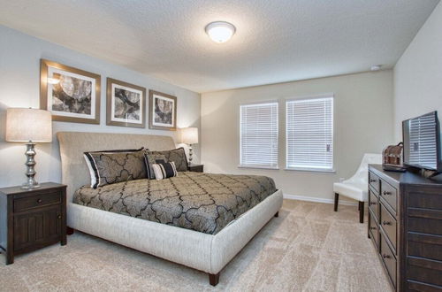 Photo 6 - Windsor-5 Bed W/splashpool-3811ww 5 Bedroom Townhouse by RedAwning