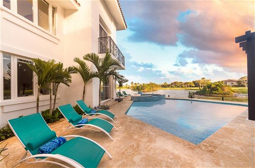 Photo 4 - Huge Villa for Large Groups in Bavaro Cocotal - Up to 16 People With Pool Jacuzzi Chef Maid