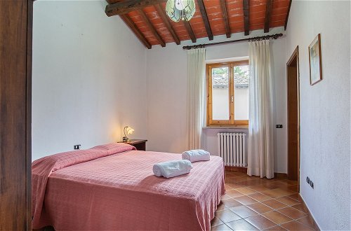 Foto 12 - Snug Apartment in Gambassi Terme-fi With Tennis Court