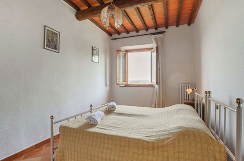 Photo 17 - Snug Apartment in Gambassi Terme-fi With Tennis Court