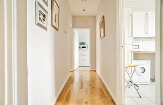 Photo 2 - Bright Royal Mile Apartment