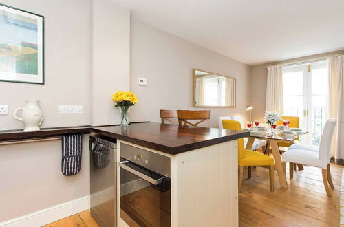 Foto 15 - JOIVY Modern 2 bed flat in Central London, sleeps 6