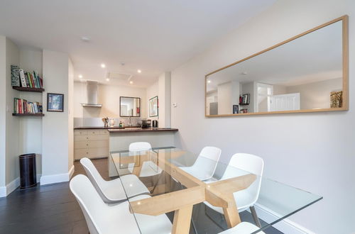 Foto 14 - JOIVY Modern 2 bed flat in Central London, sleeps 6