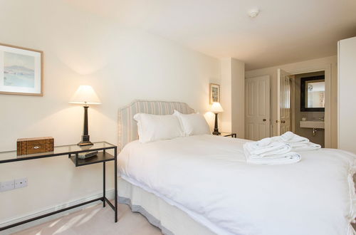 Photo 11 - JOIVY Modern 2 bed flat in Central London, sleeps 6