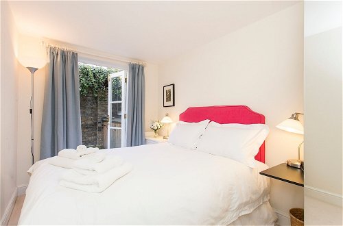 Photo 2 - ALTIDO Modern 2 bed flat in Central London, sleeps 6