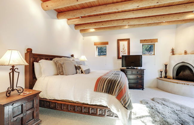 Bishops Lodge Villa Corazones - Photo 5