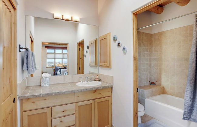 Bishops Lodge Villa Corazones - Photo 3