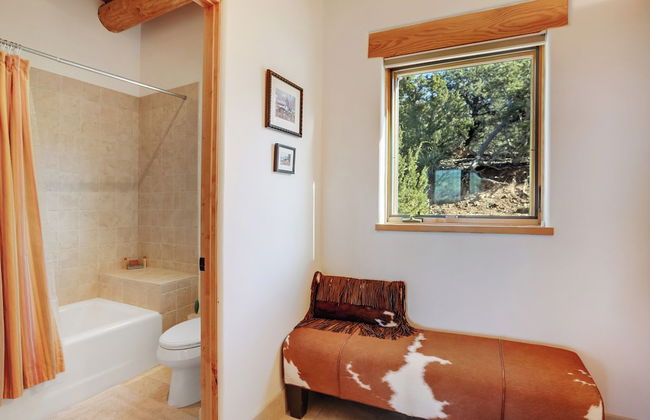 Bishops Lodge Villa Corazones - Photo 8