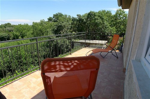 Photo 10 - Apartment for 3 Persons in Quiet Part of Premantura With Beautiful Garden and Partial sea View