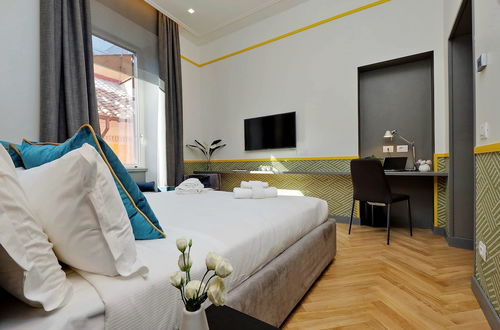 Photo 12 - Roma Five Suites