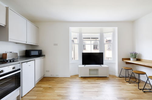 Photo 28 - Modern Central Laines 2 Bed In The City
