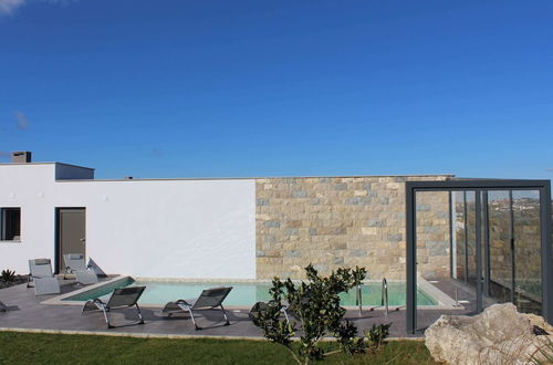 Foto 16 - Alluring Villa in Salir de Matos near Coast