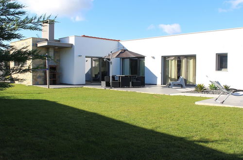 Photo 19 - Alluring Villa in Salir de Matos near Coast