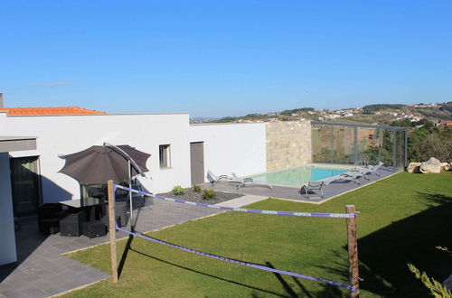 Foto 19 - Alluring Villa in Salir de Matos near Coast