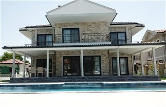 Foto 1 - Stunning 4-bed Villa Grey 4 Bedrooms Private Pool