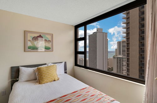 Photo 5 - Deluxe Ocean View Condo 2 Queen Beds in Waikiki, FREE Parking & Wi-Fi by Koko Resort Vacation Rentals